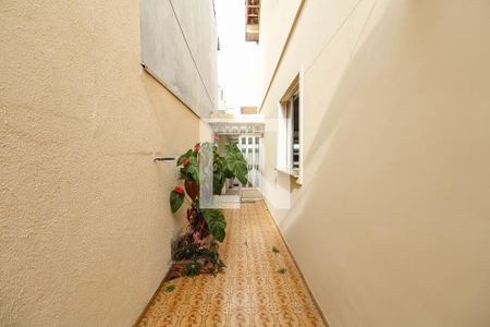 Casa à venda com 120m², 4 quartos e 2 vagasCorredor externo