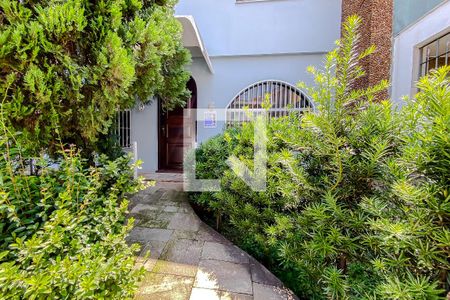 Casa à venda com 350m², 4 quartos e 4 vagasFachada