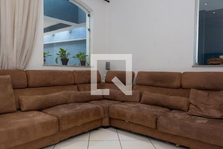 Casa à venda com 300m², 3 quartos e 2 vagasSala