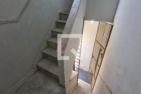 Apartamento à venda com 75m², 2 quartos e sem vagaEscada