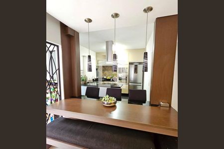 Casa à venda com 217m², 3 quartos e 3 vagas