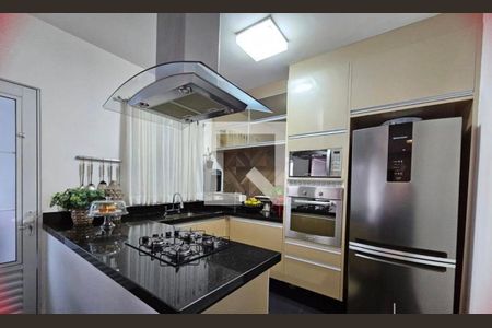 Casa à venda com 217m², 3 quartos e 3 vagas