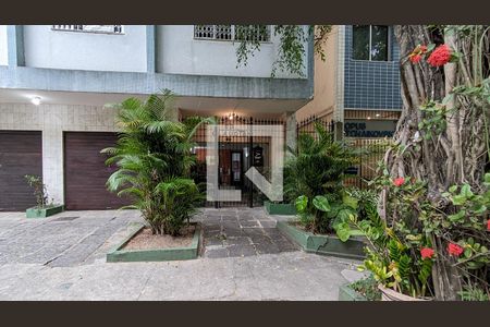 Apartamento à venda com 76m², 2 quartos e 1 vagaFachada e portaria