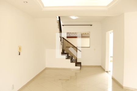 Sala de casa à venda com 3 quartos, 170m² em Três Barras, Contagem