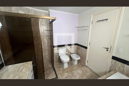 Apartamento à venda com 218m², 3 quartos e 2 vagas Apartamento à venda com 218m², 3 quartos e 2 vagasBanheiro da Suíte 2
