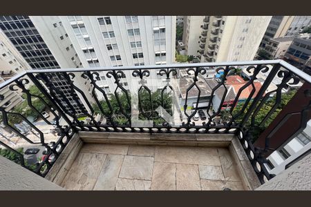 Apartamento à venda com 218m², 3 quartos e 2 vagas Apartamento à venda com 218m², 3 quartos e 2 vagasSacada