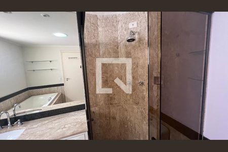 Apartamento à venda com 218m², 3 quartos e 2 vagas Apartamento à venda com 218m², 3 quartos e 2 vagasBanheiro da Suíte 2