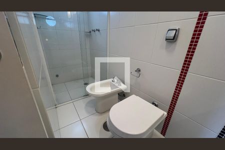 Apartamento à venda com 218m², 3 quartos e 2 vagas Apartamento à venda com 218m², 3 quartos e 2 vagasBanheiro da Suíte 1