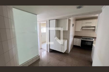 Apartamento à venda com 218m², 3 quartos e 2 vagas Apartamento à venda com 218m², 3 quartos e 2 vagasCozinha e Área de Serviço