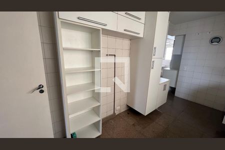 Apartamento à venda com 218m², 3 quartos e 2 vagas Apartamento à venda com 218m², 3 quartos e 2 vagasCozinha - Armários
