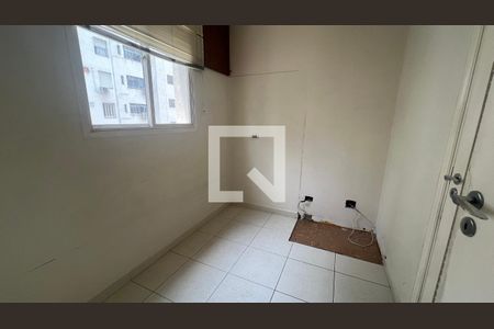 Apartamento à venda com 218m², 3 quartos e 2 vagas Apartamento à venda com 218m², 3 quartos e 2 vagasQuarto de Serviço