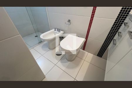 Apartamento à venda com 218m², 3 quartos e 2 vagas Apartamento à venda com 218m², 3 quartos e 2 vagasBanheiro da Suíte 1