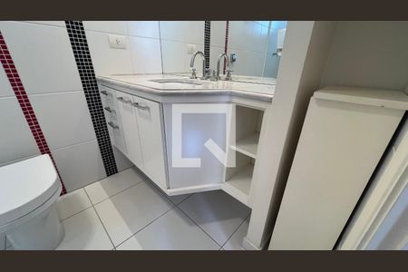 Apartamento à venda com 218m², 3 quartos e 2 vagas Apartamento à venda com 218m², 3 quartos e 2 vagasBanheiro da Suíte 1