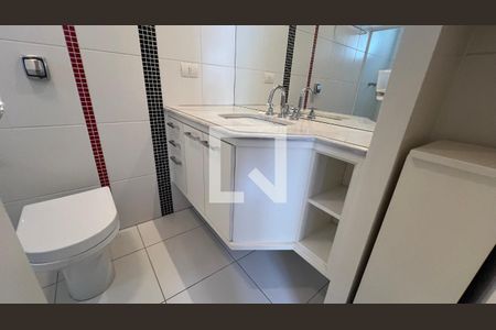 Apartamento à venda com 218m², 3 quartos e 2 vagas Apartamento à venda com 218m², 3 quartos e 2 vagasBanheiro da Suíte 1