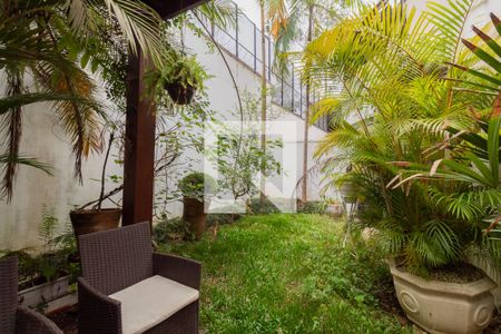 Quintal de casa de condomínio à venda com 3 quartos, 230m² em Jardim Panorama, São Paulo