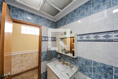 Casa à venda com 500m², 5 quartos e 4 vagas Casa à venda com 500m², 5 quartos e 4 vagasBanheiro 2