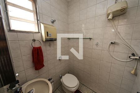 Casa à venda com 500m², 5 quartos e 4 vagas Casa à venda com 500m², 5 quartos e 4 vagasBanheiro de Serviço
