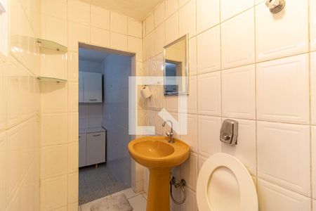 Casa à venda com 95m², 2 quartos e 2 vagasBanheiro da Edícula