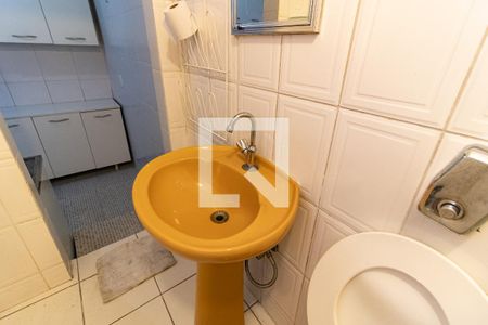 Casa à venda com 95m², 2 quartos e 2 vagasBanheiro da Edícula