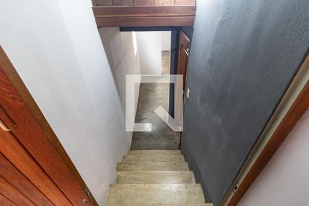 Casa à venda com 95m², 2 quartos e 2 vagasEscada