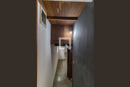 Casa à venda com 95m², 2 quartos e 2 vagasEscada