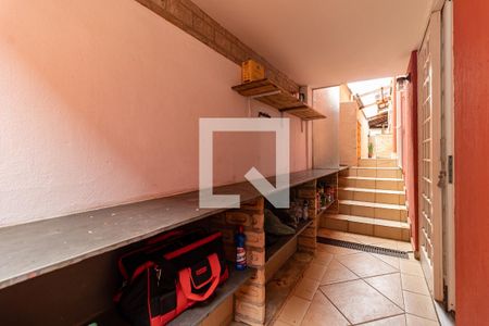 Casa à venda com 95m², 2 quartos e 2 vagasCorredor Lateral