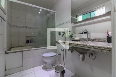 Suíte 1 Master - banheiro de casa de condomínio para alugar com 4 quartos, 180m² em Vargem Pequena, Rio de Janeiro