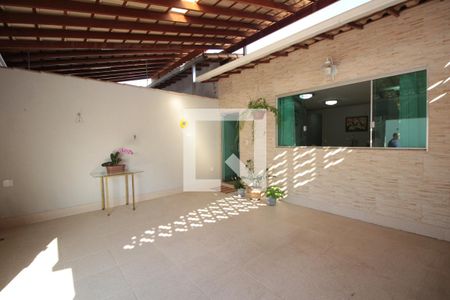 Casa à venda com 220m², 4 quartos e 2 vagasGaragem