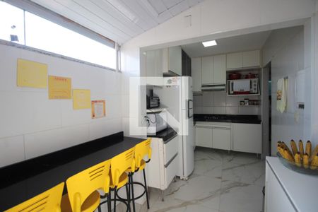 Casa à venda com 220m², 4 quartos e 2 vagasCozinha