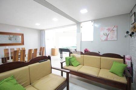 Casa à venda com 220m², 4 quartos e 2 vagasSala de TV