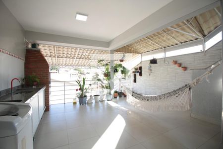 Casa à venda com 220m², 4 quartos e 2 vagasArea de Serviço e Area Gourmet