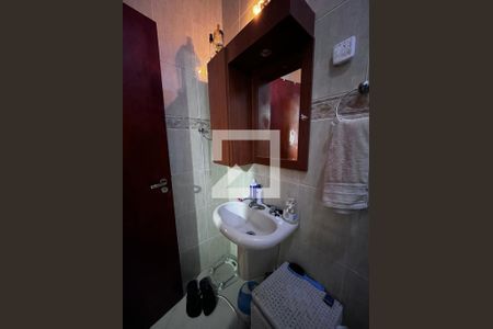 Casa à venda com 352m², 4 quartos e 4 vagasBanheiro