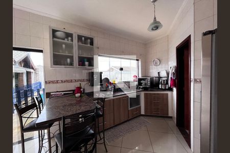 Casa à venda com 352m², 4 quartos e 4 vagasCozinha