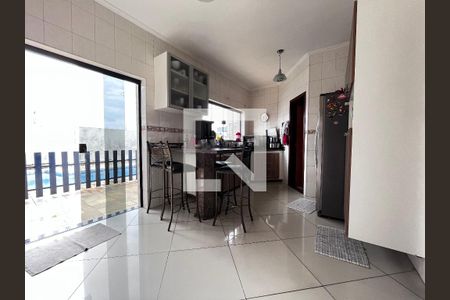 Casa à venda com 352m², 4 quartos e 4 vagasCozinha