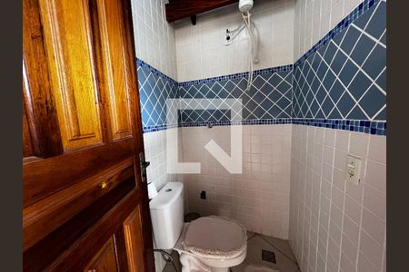 Casa à venda com 352m², 4 quartos e 4 vagasBanheiro