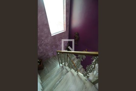 Casa para alugar com 250m², 4 quartos e 4 vagasEscada