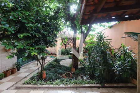 Casa para alugar com 250m², 4 quartos e 4 vagasQuintal