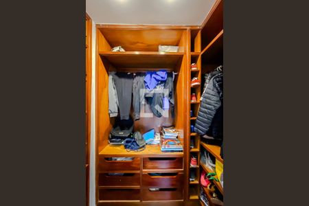 Apartamento à venda com 200m², 3 quartos e 3 vagasCloset do quarto 2