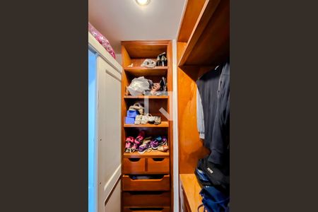 Apartamento à venda com 200m², 3 quartos e 3 vagasCloset do quarto 2