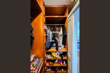 Apartamento à venda com 200m², 3 quartos e 3 vagasCloset do quarto 2