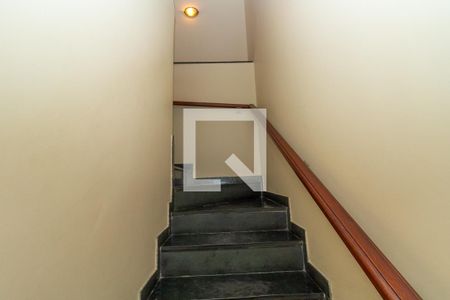 Escada de casa para alugar com 4 quartos, 308m² em Vila Bela, São Paulo