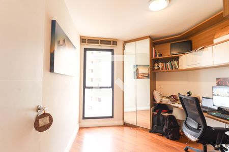 Quarto 1 de apartamento para alugar com 3 quartos, 116m² em Água Verde, Curitiba
