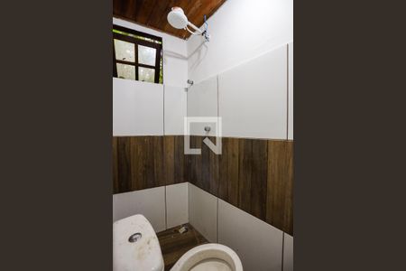 Banheiro de kitnet/studio para alugar com 1 quarto, 15m² em Parque Frondoso, Cotia
