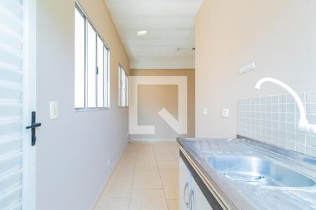 Cozinha de casa para alugar com 1 quarto, 35m² em Vila Erna, São Paulo