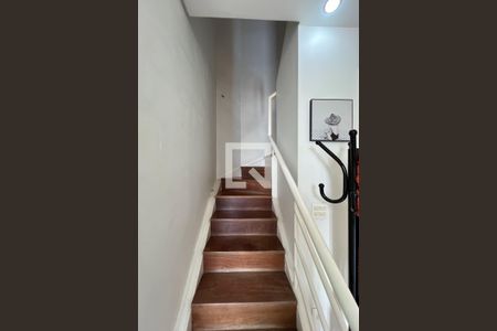 Apartamento para alugar com 75m², 2 quartos e 2 vagasEscada