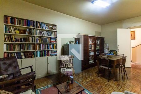 Casa à venda com 400m², 4 quartos e 3 vagas Casa à venda com 400m², 4 quartos e 3 vagasSala dos Fundos