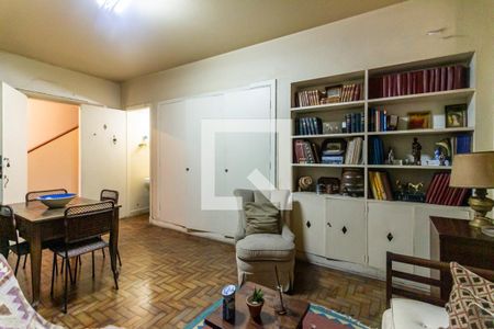 Casa à venda com 400m², 4 quartos e 3 vagas Casa à venda com 400m², 4 quartos e 3 vagasSala dos Fundos