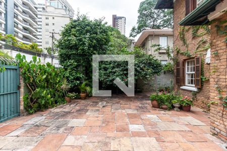 Casa à venda com 400m², 4 quartos e 3 vagas Casa à venda com 400m², 4 quartos e 3 vagasJardim Frontal