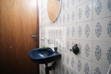 Banheiro de casa à venda com 3 quartos, 250m² em Vila Domitila, São Paulo