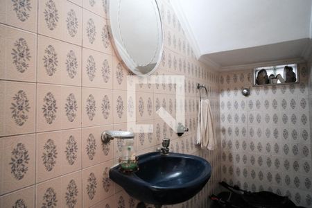Banheiro de casa à venda com 3 quartos, 250m² em Vila Domitila, São Paulo